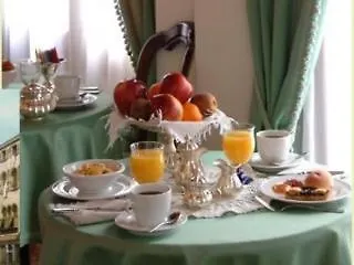 B&B Leonardo Venice 2*,